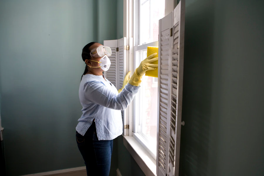 Drywall finisher applying joint compound to achieve a smooth Level 5 finish in a Phoenix home